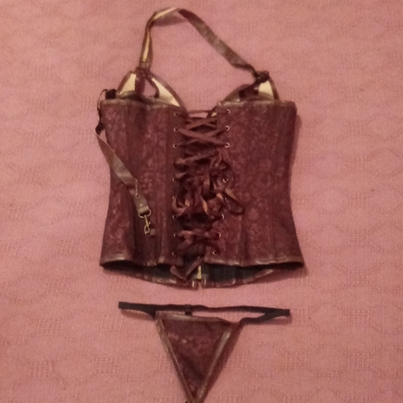 Lingerie - Picture 2 of 2